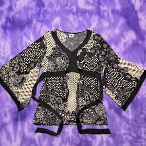 Vtg y2k flared sleeve black and cream print tunic top